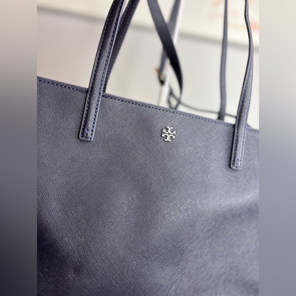 Tory Burch Emerson small saffiano leather tote NWOT - Picture 3 of 13